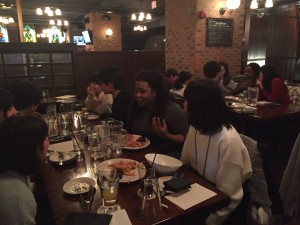 3: 昼食時に大学生と交流