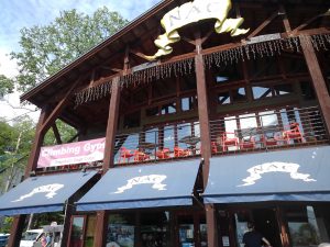 自然体験に出発しました。