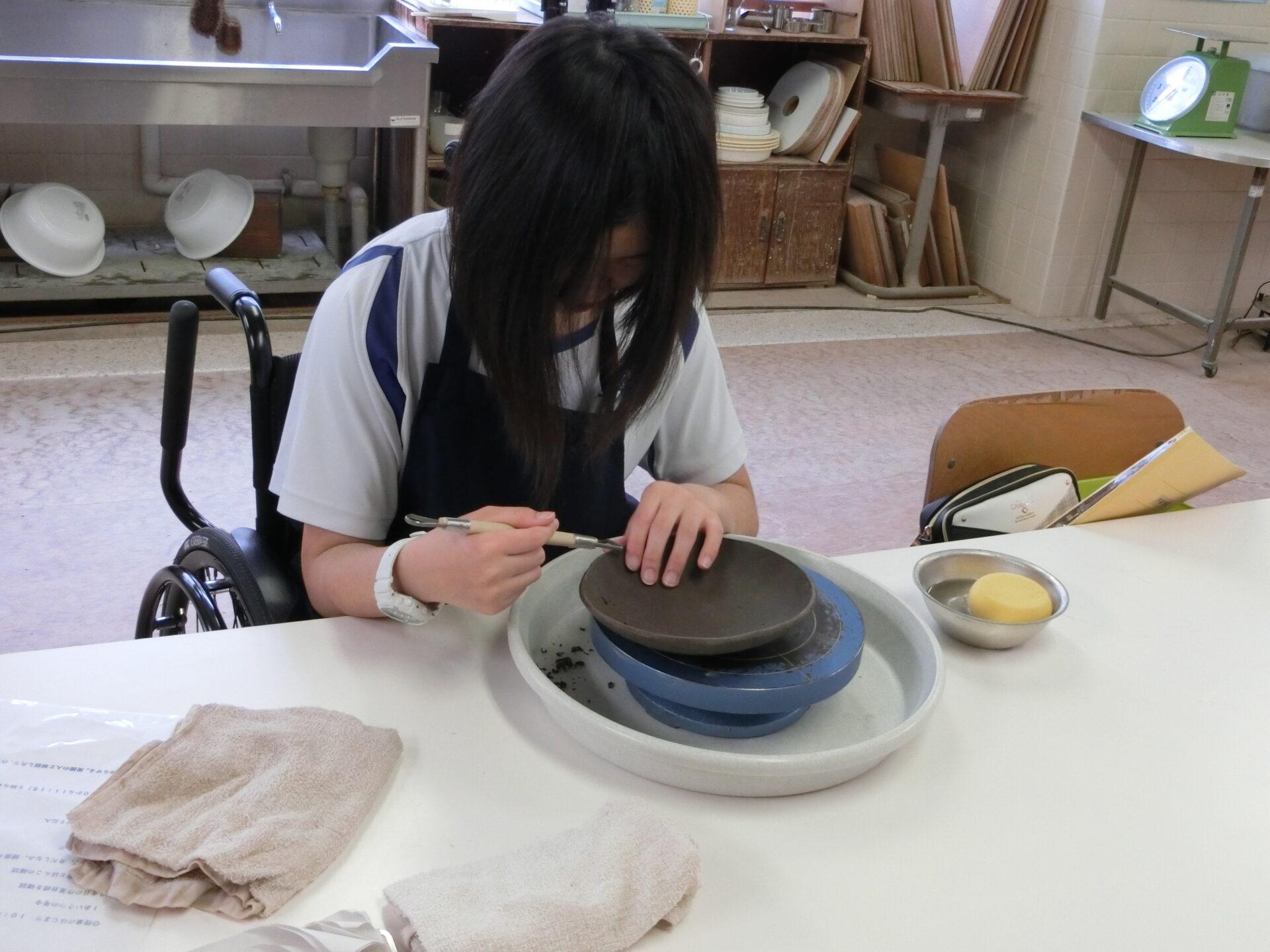 普通科の陶芸作業