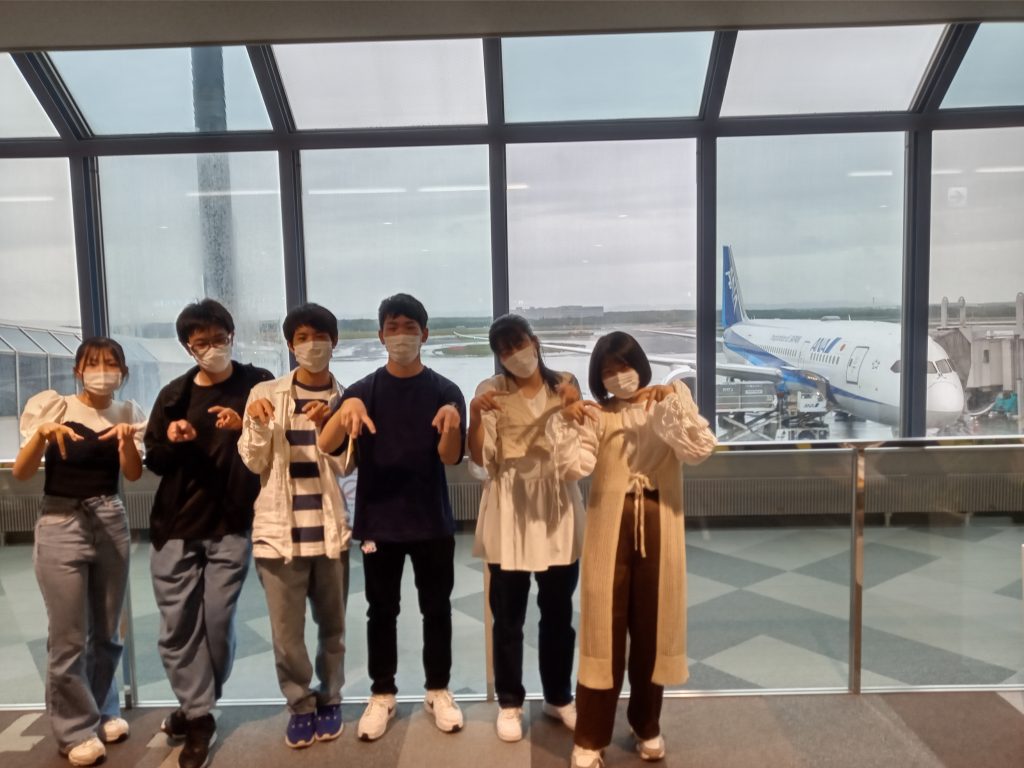 3457組 お土産も買いました。セキュリティも通過しました。