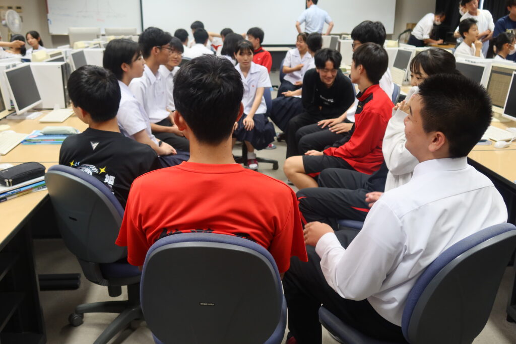 私服での学校生活の様子