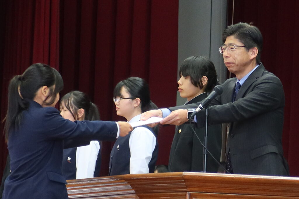 生徒会離任・認証式