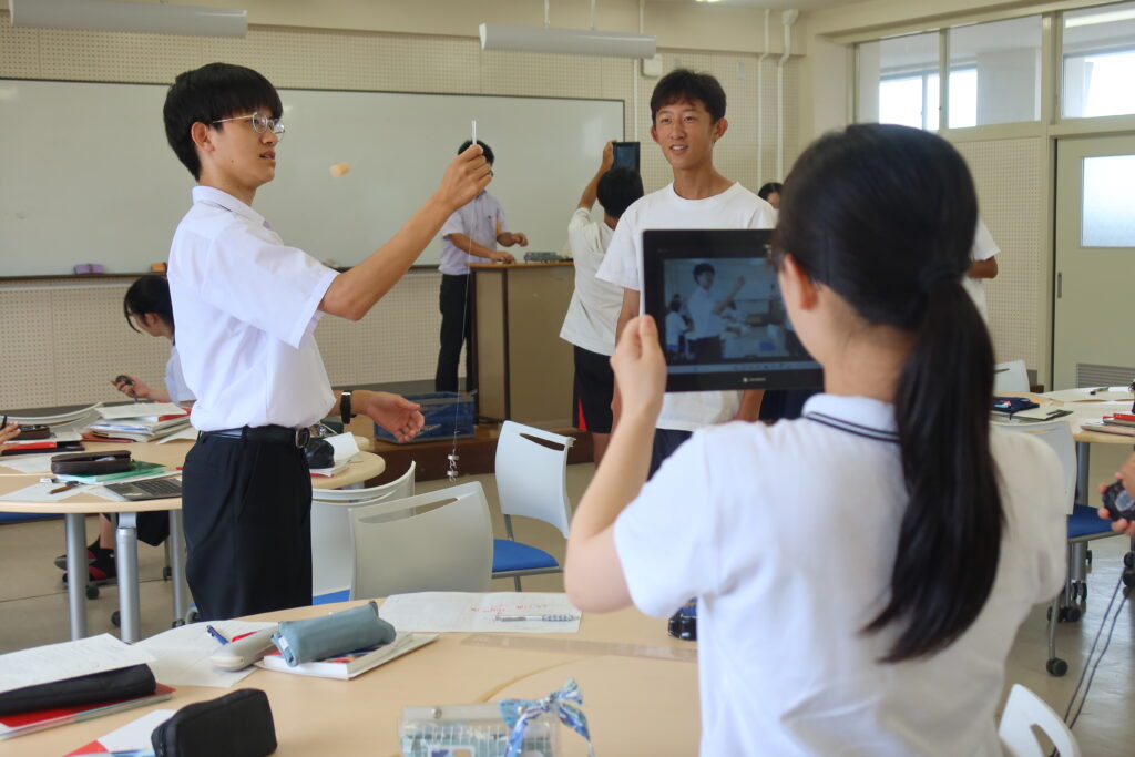 「等速円運動」の実験を実施しました