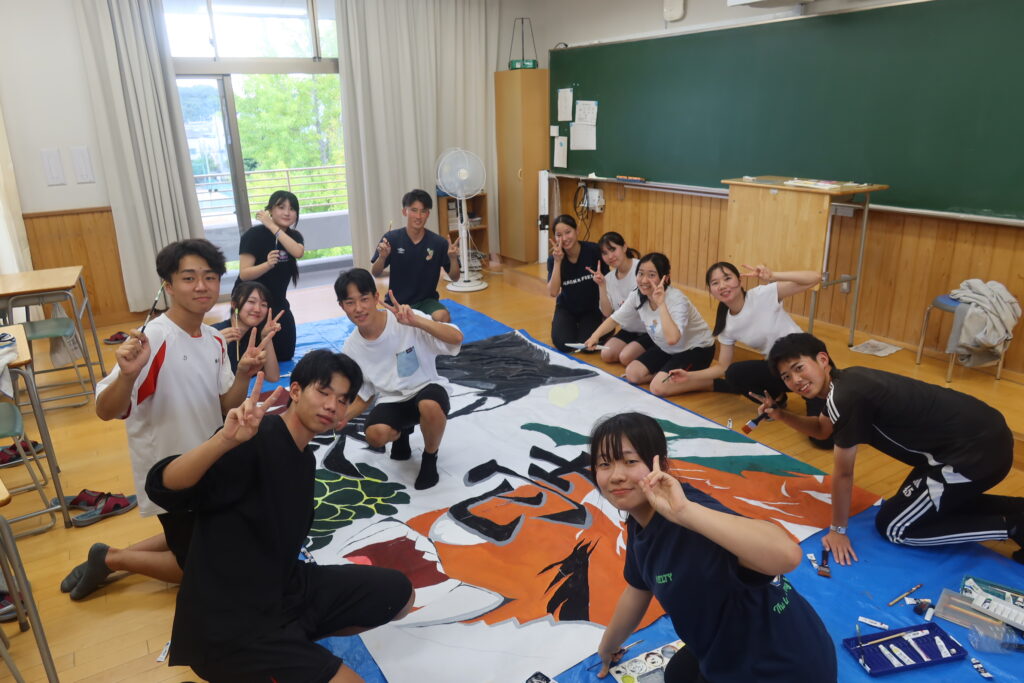 体育大会に向けて③　デコ制作