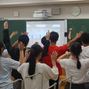 体育大会に向けて①　２年生ダンス練習