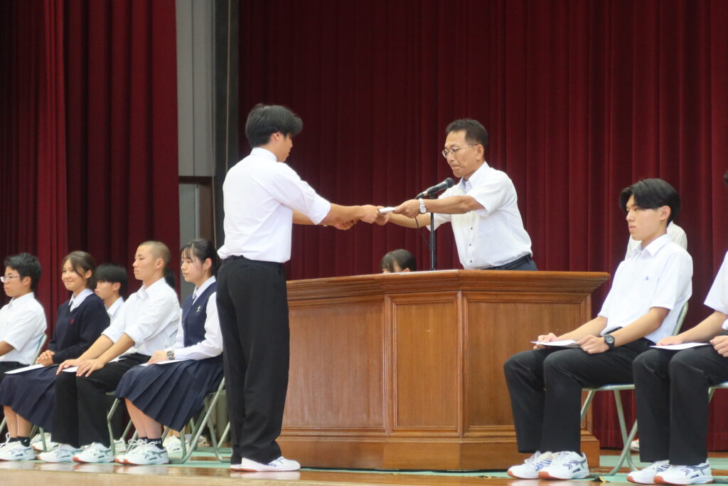 生徒会離任認証式