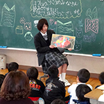絵本読み聞かせ