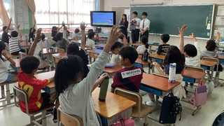 高校生が小学生に探究の授業！～「伝える」ことで、自分の探究も深まる～
