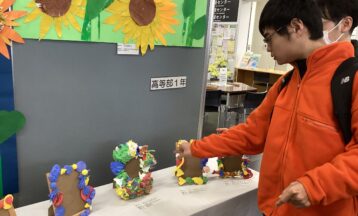 １月１８日＜　高１　作品展見学　＞