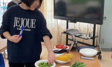 「高等部３年　生活単元学習～夏野菜を育てよう～」