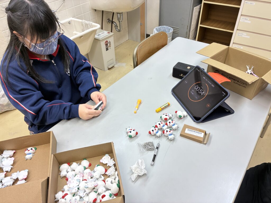 キーホルダーの納品　高等部作業学習（DX加速化推進事業）